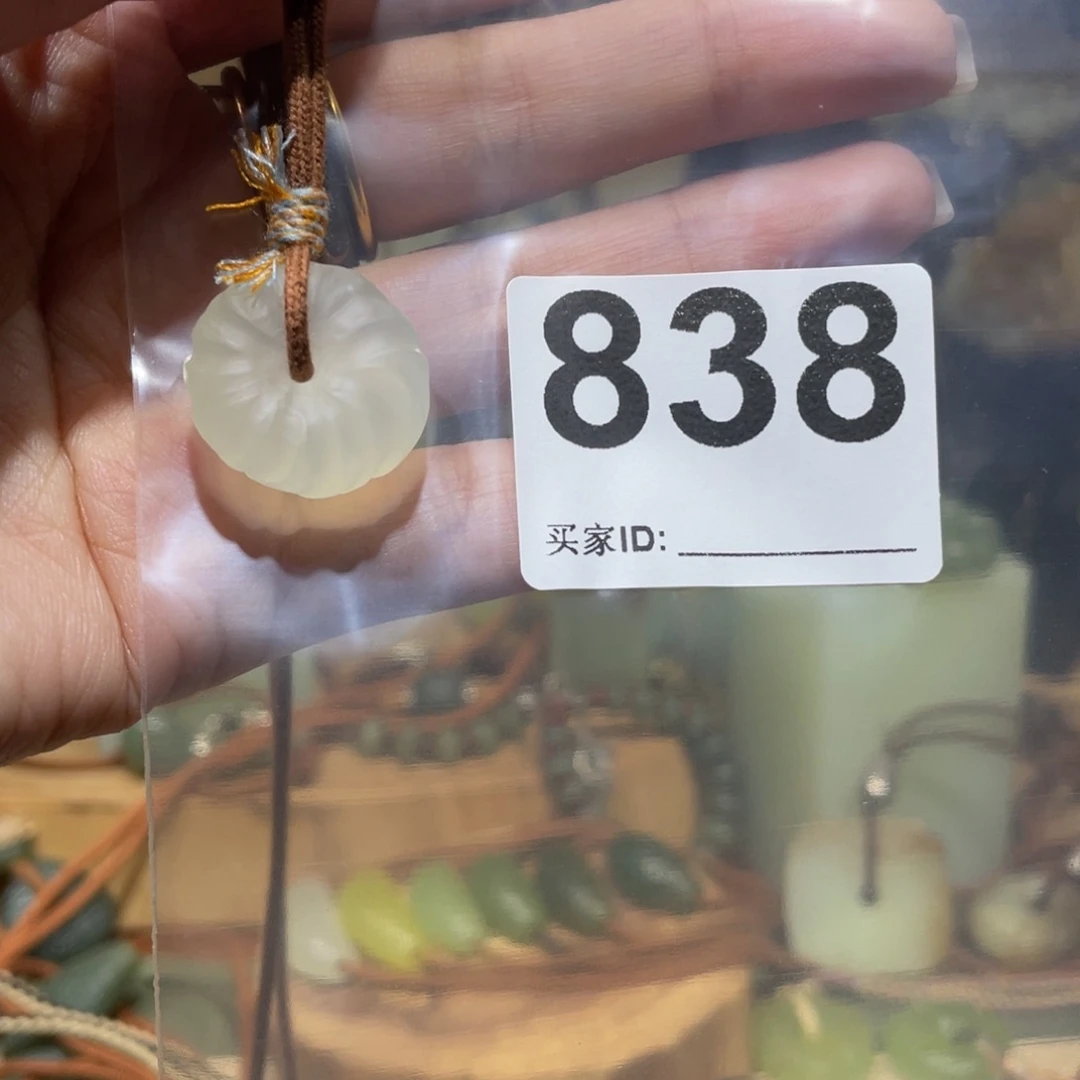 蛇纹石玉合金颈饰钰*柳