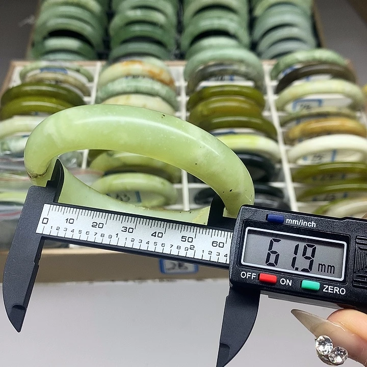 未镶嵌蛇纹石玉手镯51