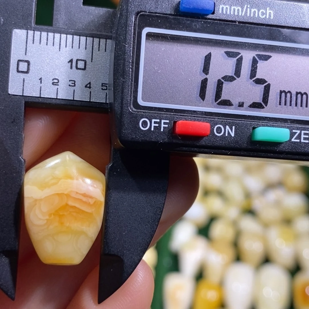 蜜蜡未镶嵌裸石配饰