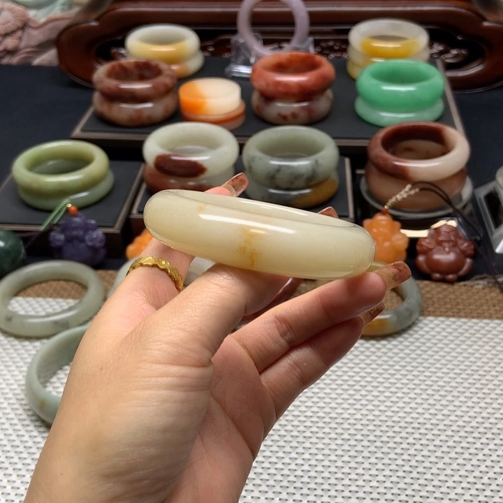 石英质玉未镶嵌手镯