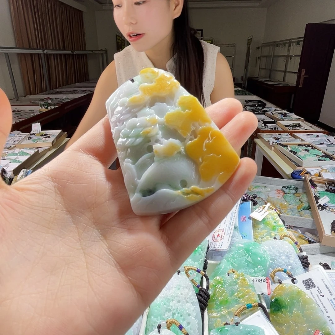 翡翠未镶嵌颈饰一