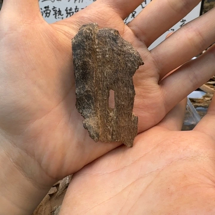 越南芽庄老壳香3.6克。