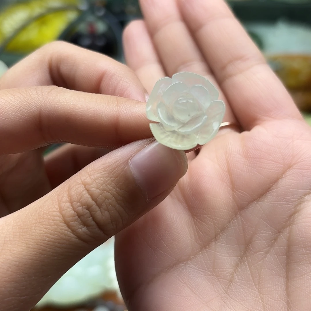 吉***喵蛇纹石玉未镶嵌颈饰