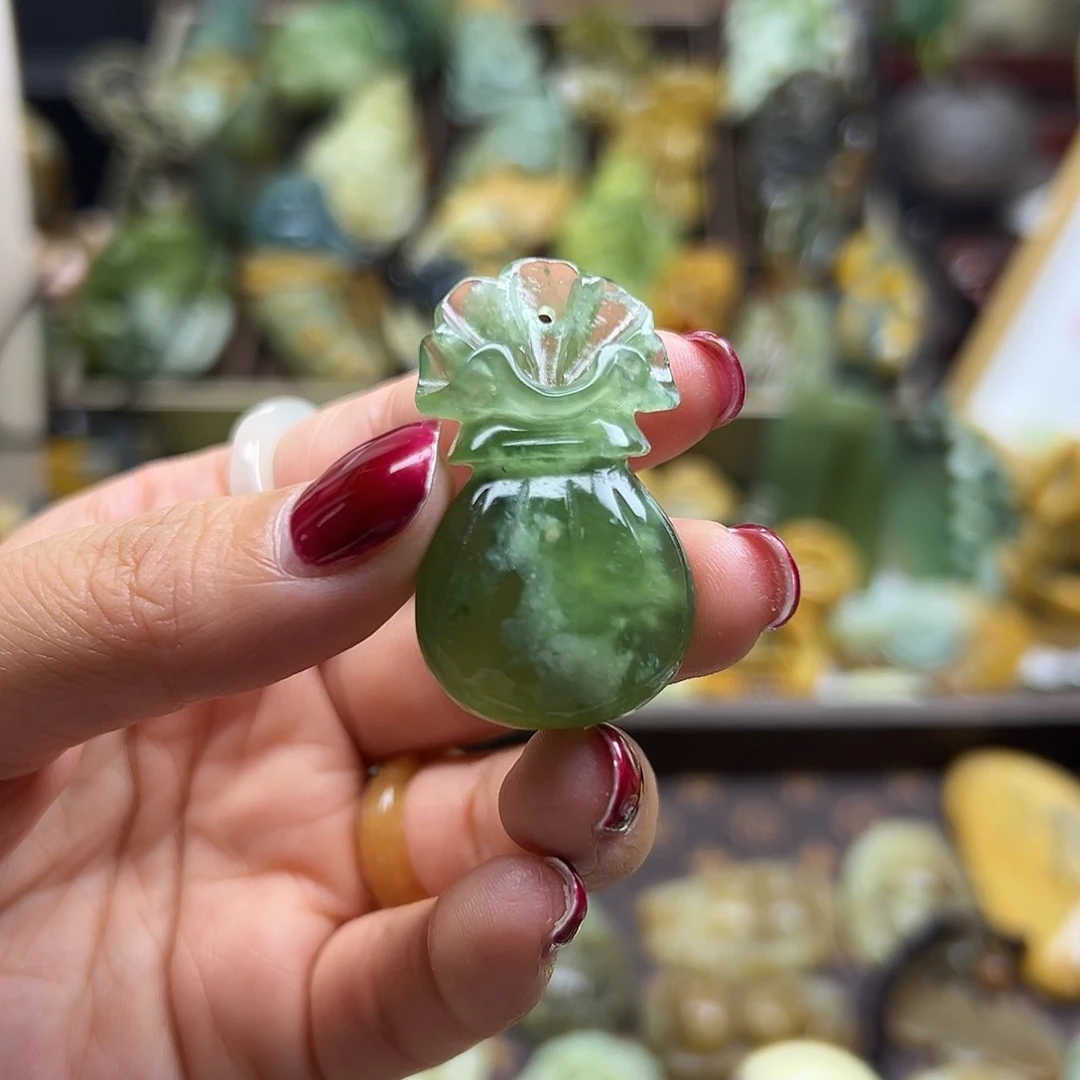 晰***6岫玉未镶嵌颈饰岫玉青提钱袋