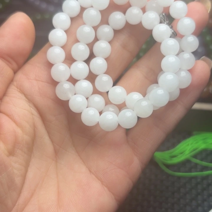 石英质玉（金丝玉）未镶嵌颈饰