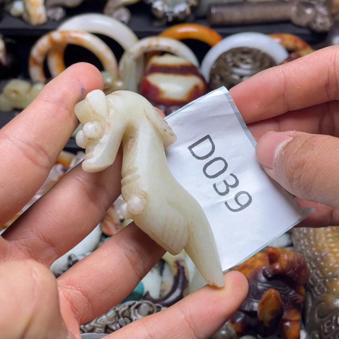 和田玉（糖玉）挂件未镶嵌