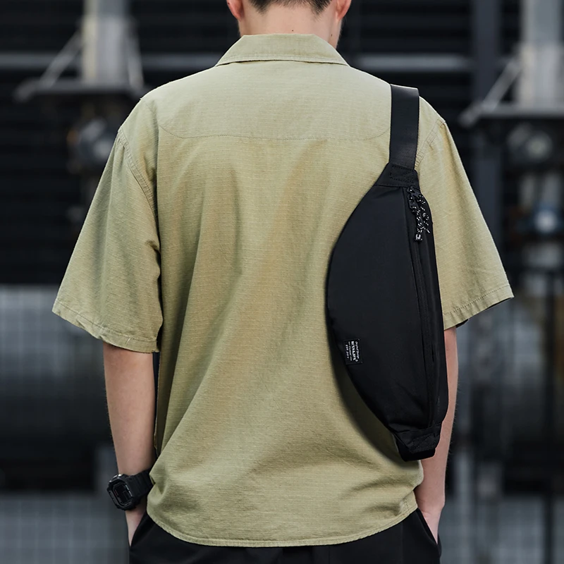 胸包男士小型高级感潮牌装烟手机多功能户外骑行单肩包通勤斜挎包