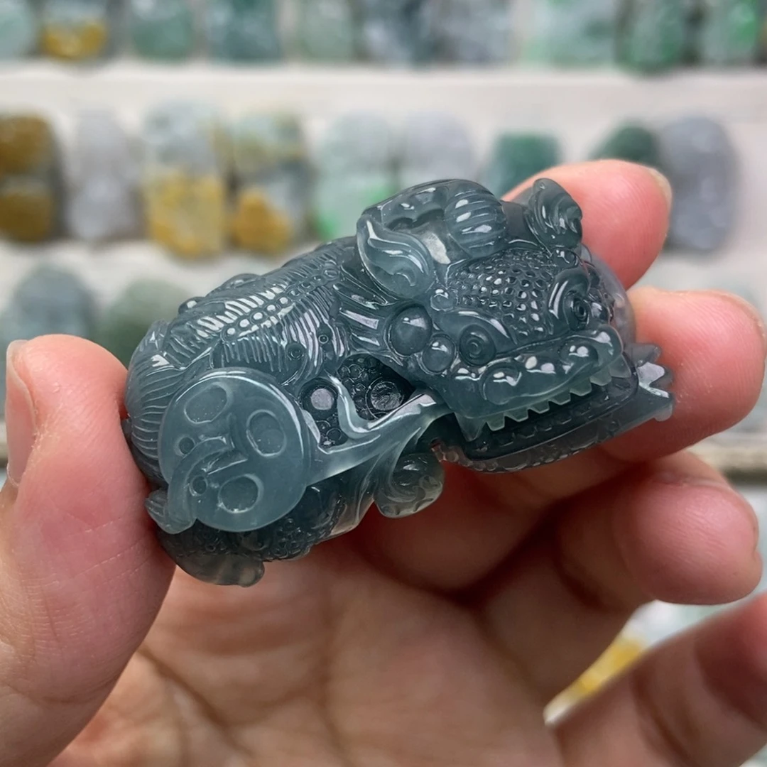 翡翠未镶嵌吊坠(赠链)