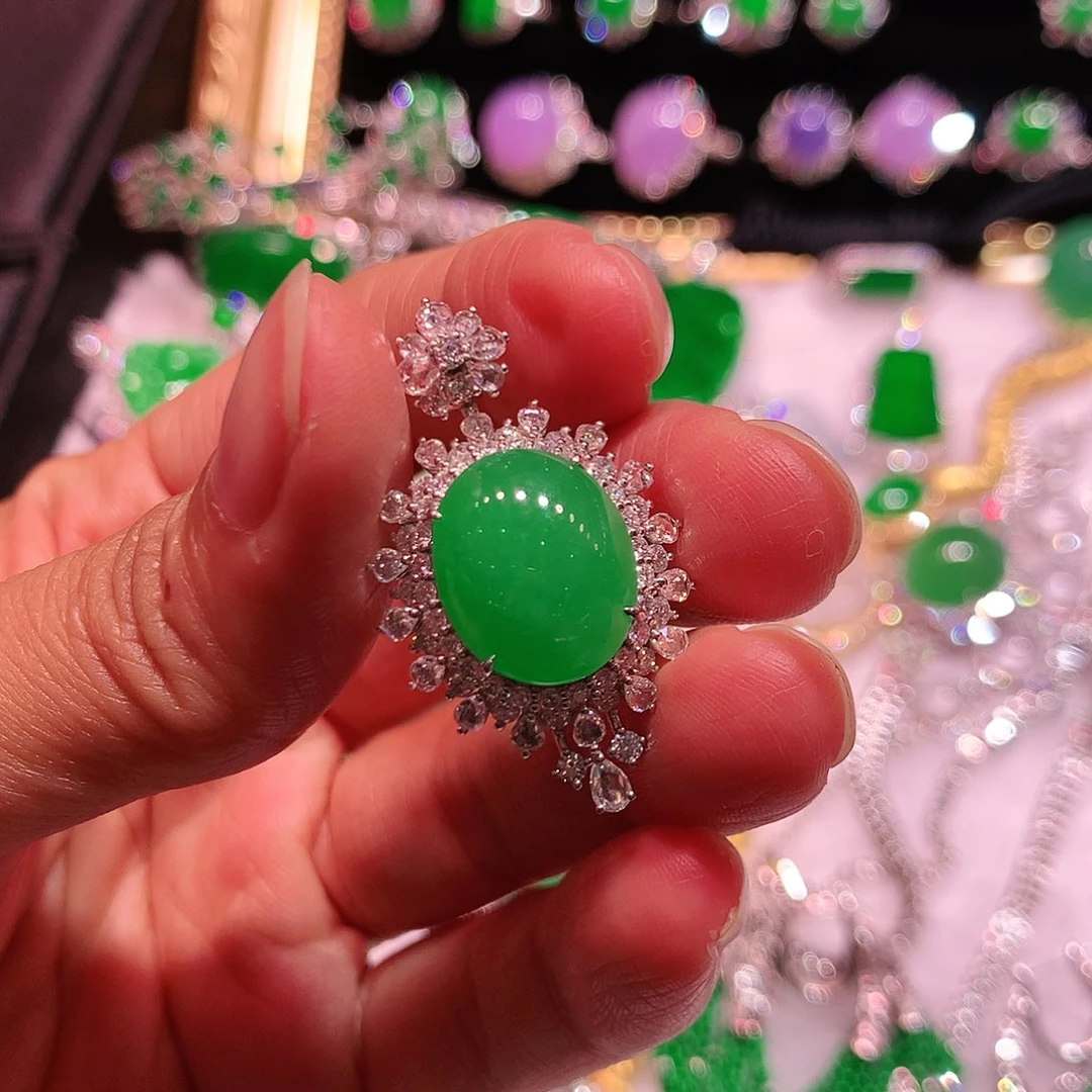 翡翠18K金镶嵌颈饰缅甸翡翠