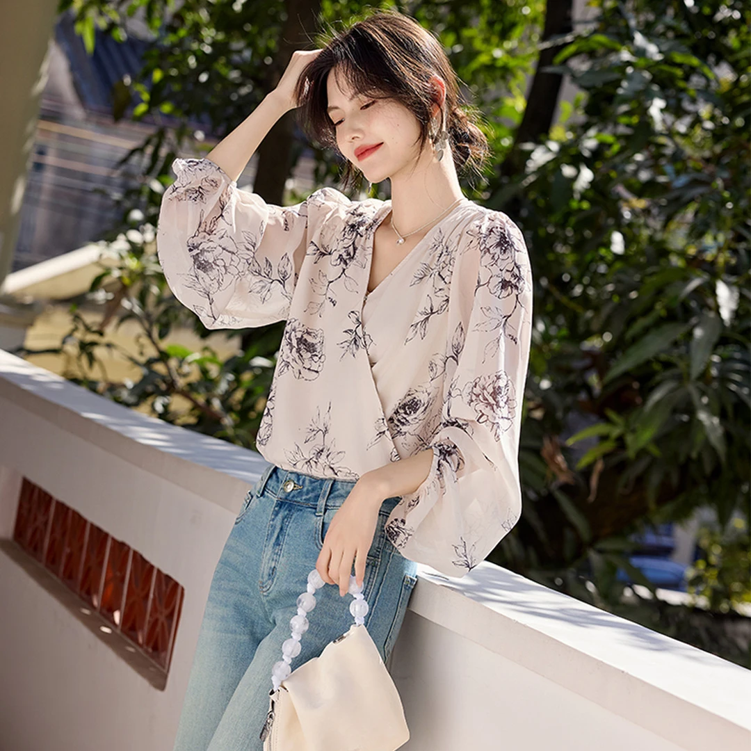 【复古国风印花上衣】25年春新时尚系带V领优雅灯笼袖短款衬衫女
