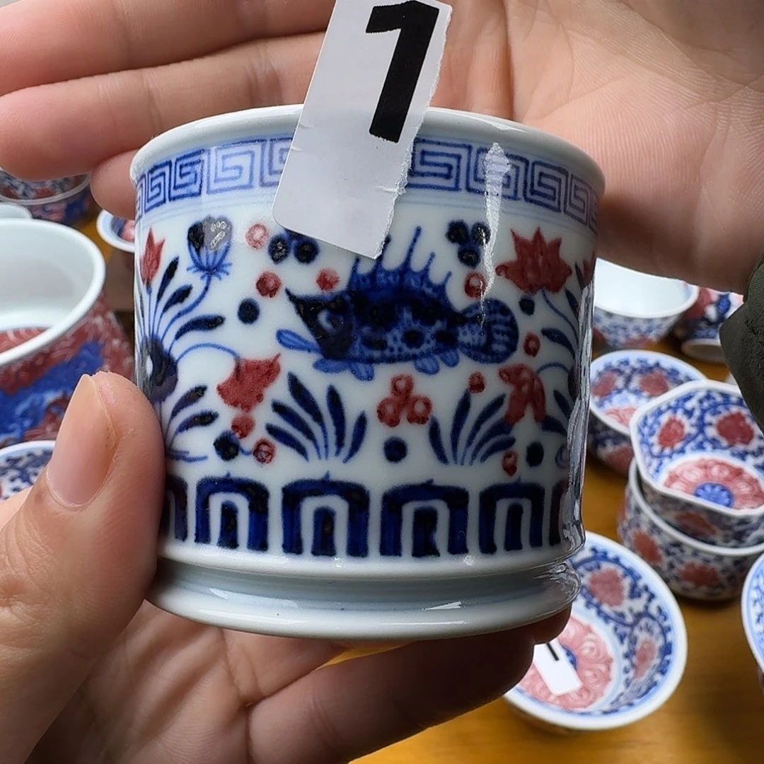 微瑕釉里红鱼藻容天杯