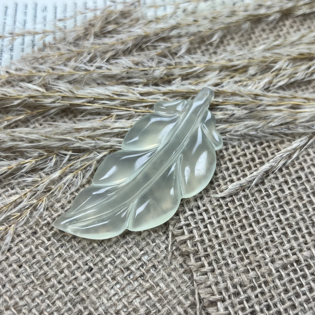 天然岫玉白冰精美雕刻饱满通透叶子金枝玉叶温柔气质款