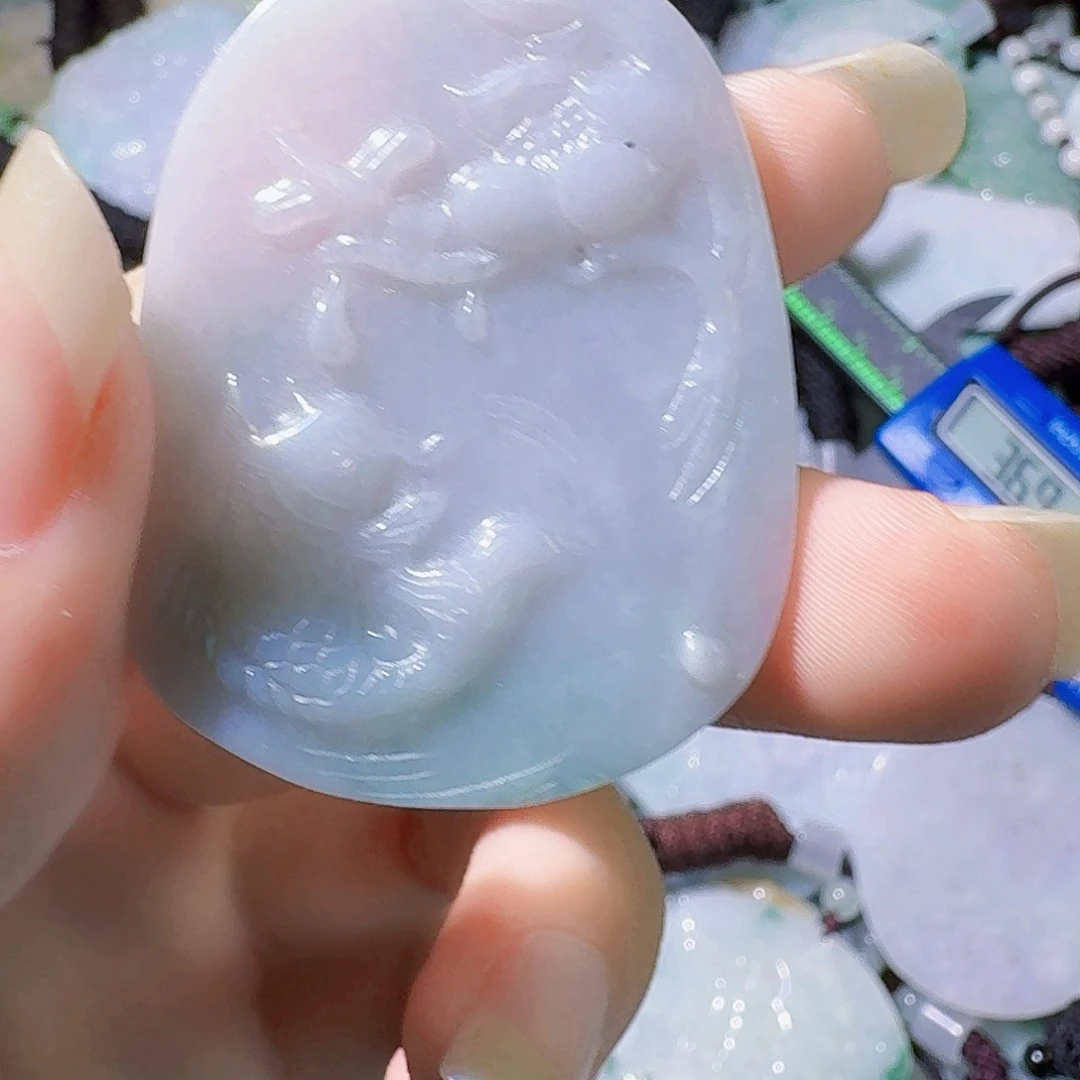 翡翠未镶嵌颈饰被逼疯