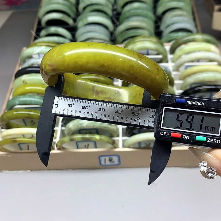 未镶嵌蛇纹石玉手镯28