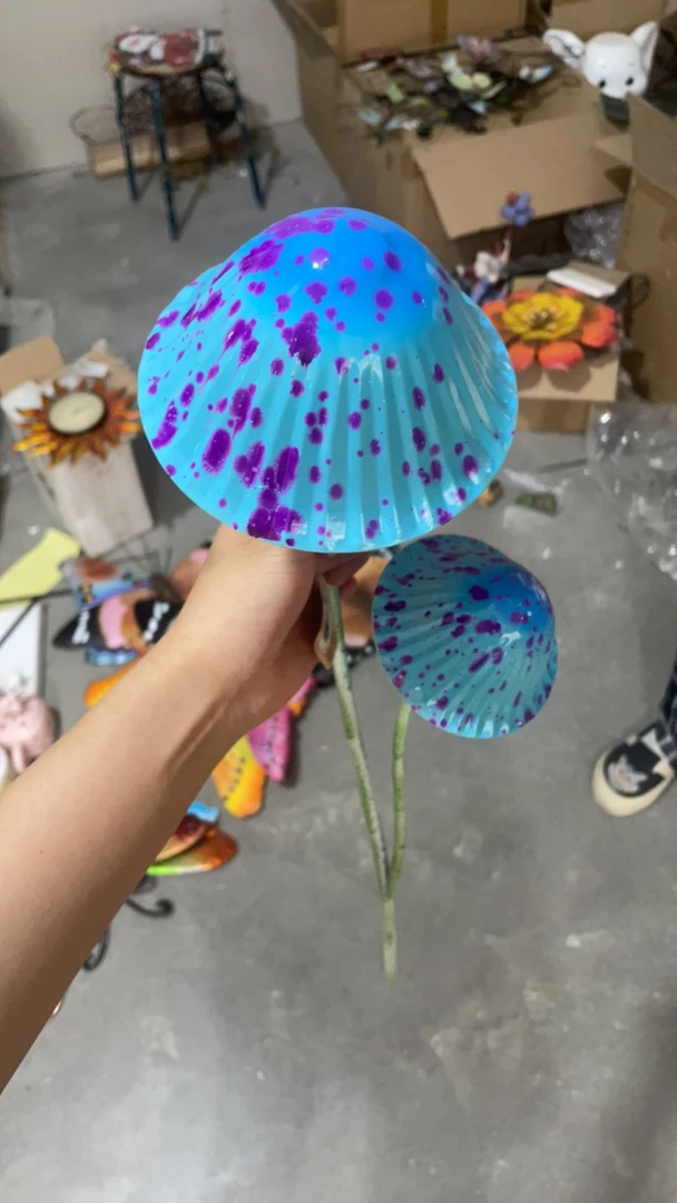 蓝色立体蘑菇摆件（随机发）