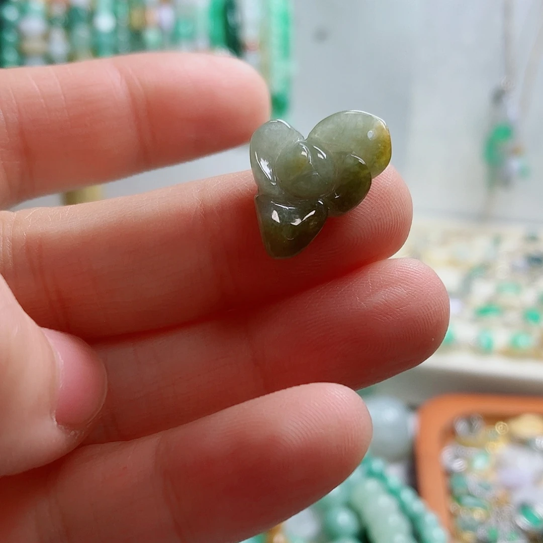 翡翠未镶嵌颈饰02