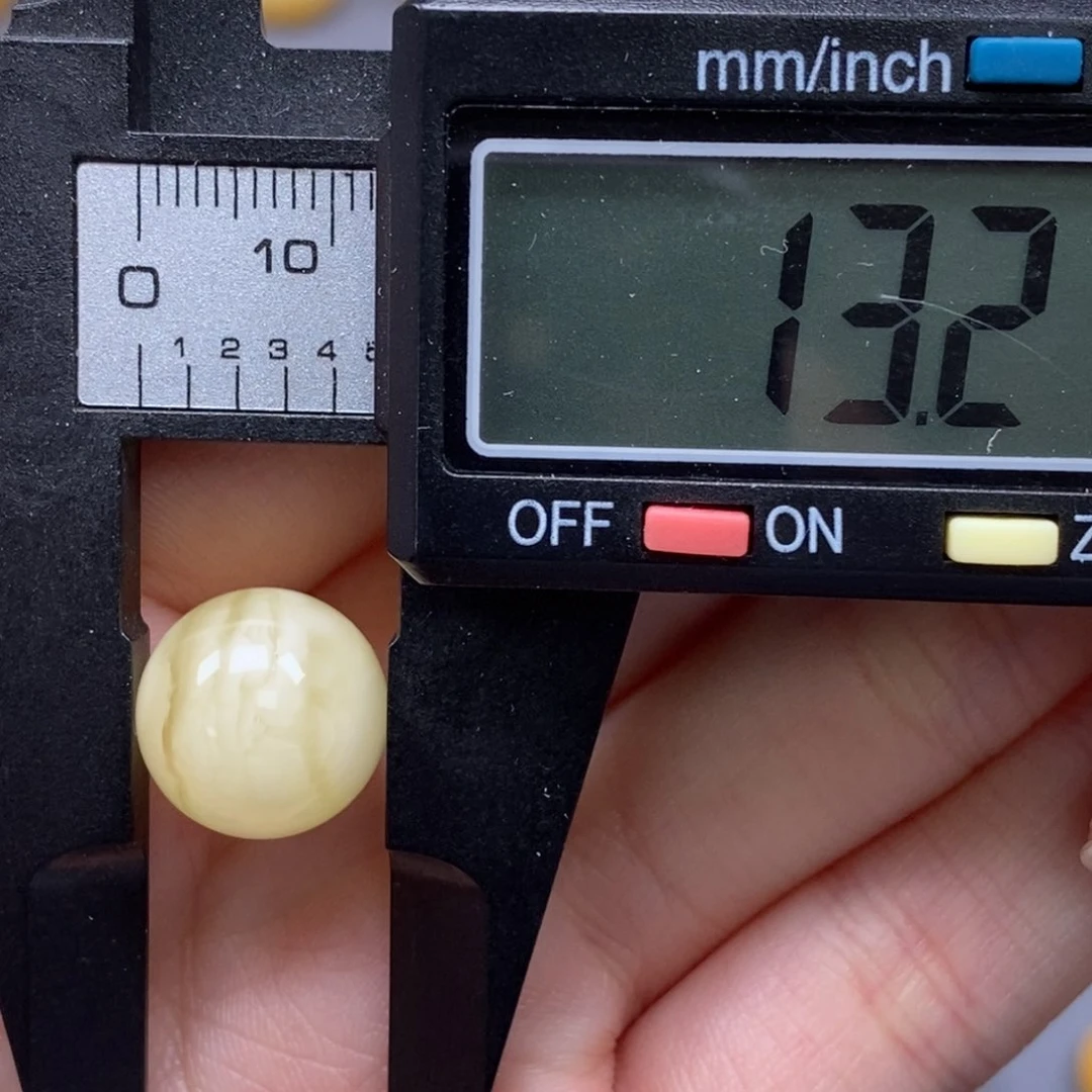 未镶嵌琥珀裸石纯天然