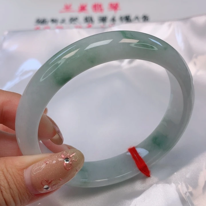 翡翠手镯未镶嵌57圈