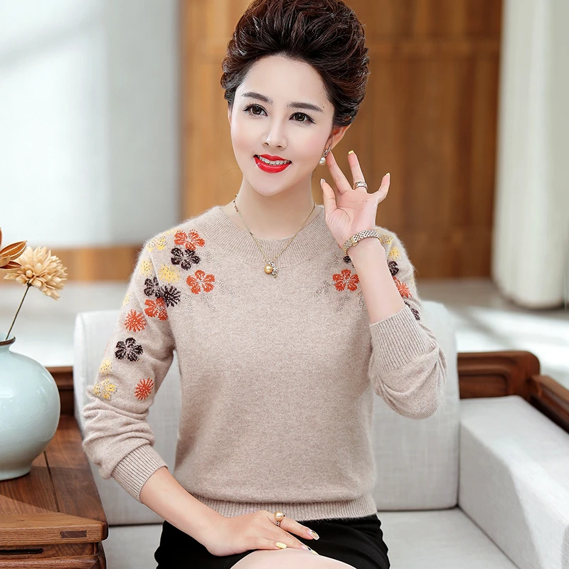 妈妈秋冬圆领绣花貂绒针织衫中年女长袖毛衣打底衫气质高贵T恤衫