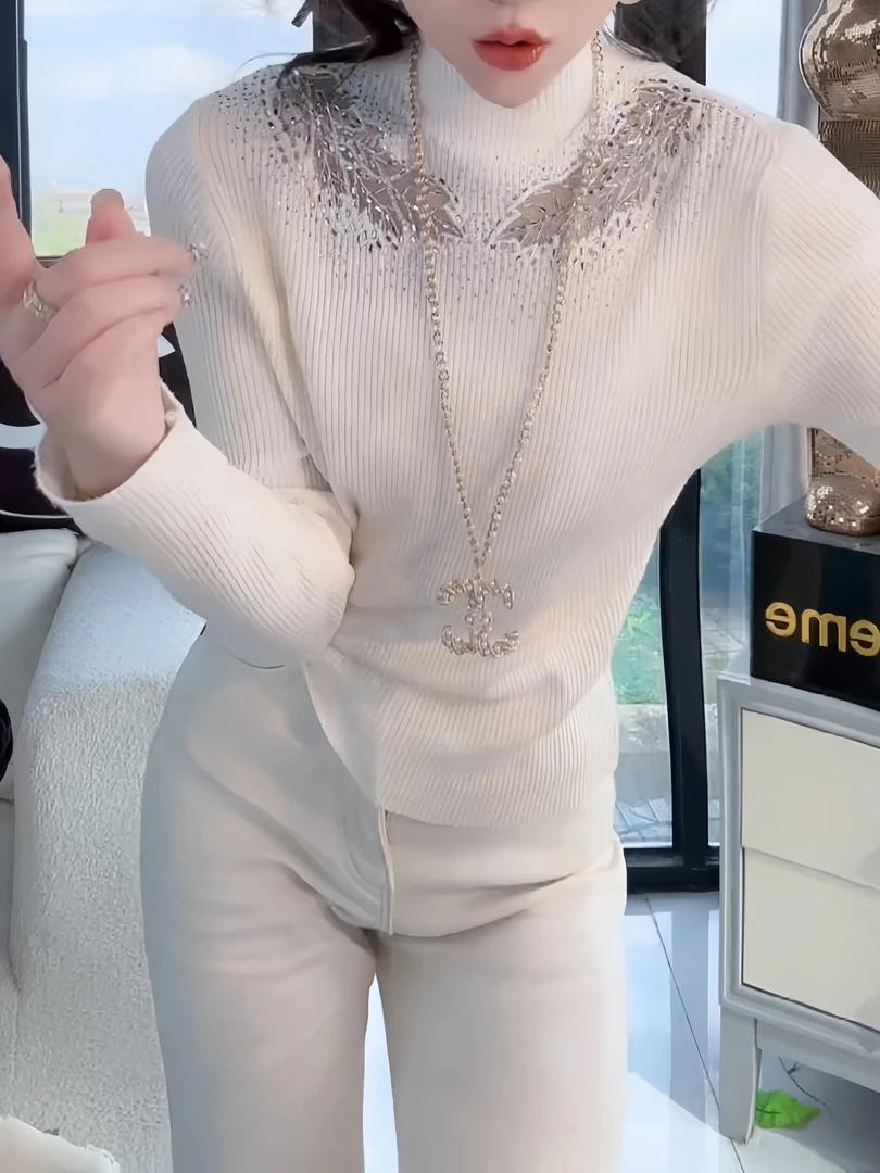 镂空钉珠半高领针织衫女冬米白色毛衣2025新款洋气欧货潮时髦上衣