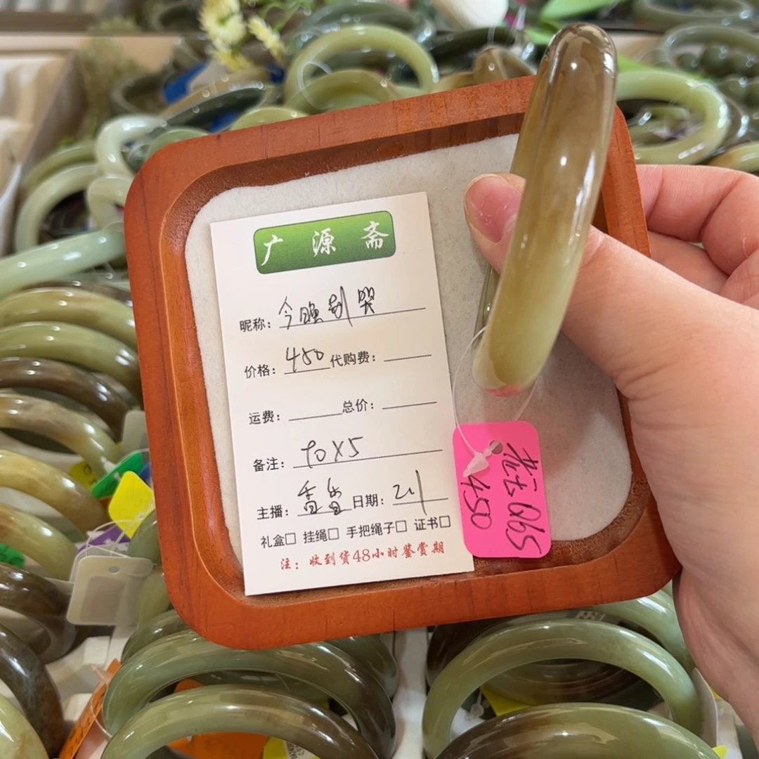 和田玉手镯未镶嵌今**哭