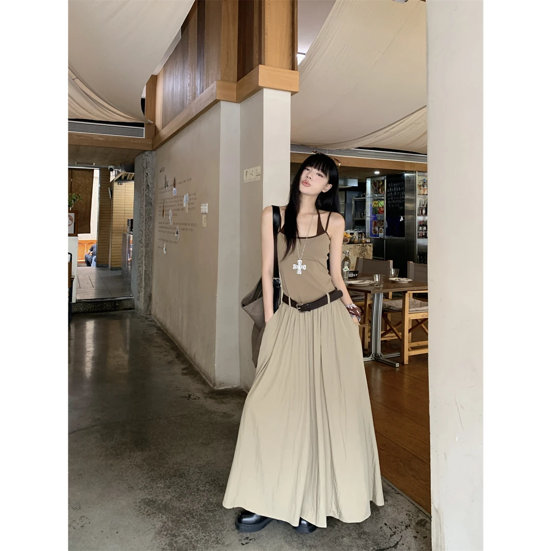 连衣裙女2025夏撞色收腰显瘦辣妹无袖吊带挂脖胸垫长裙子配腰带