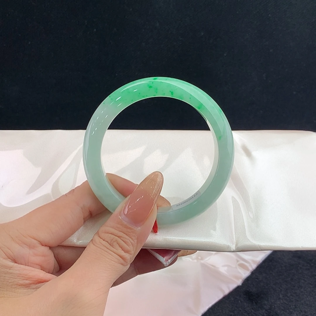 【闪购商品】未镶嵌手镯翡翠正55