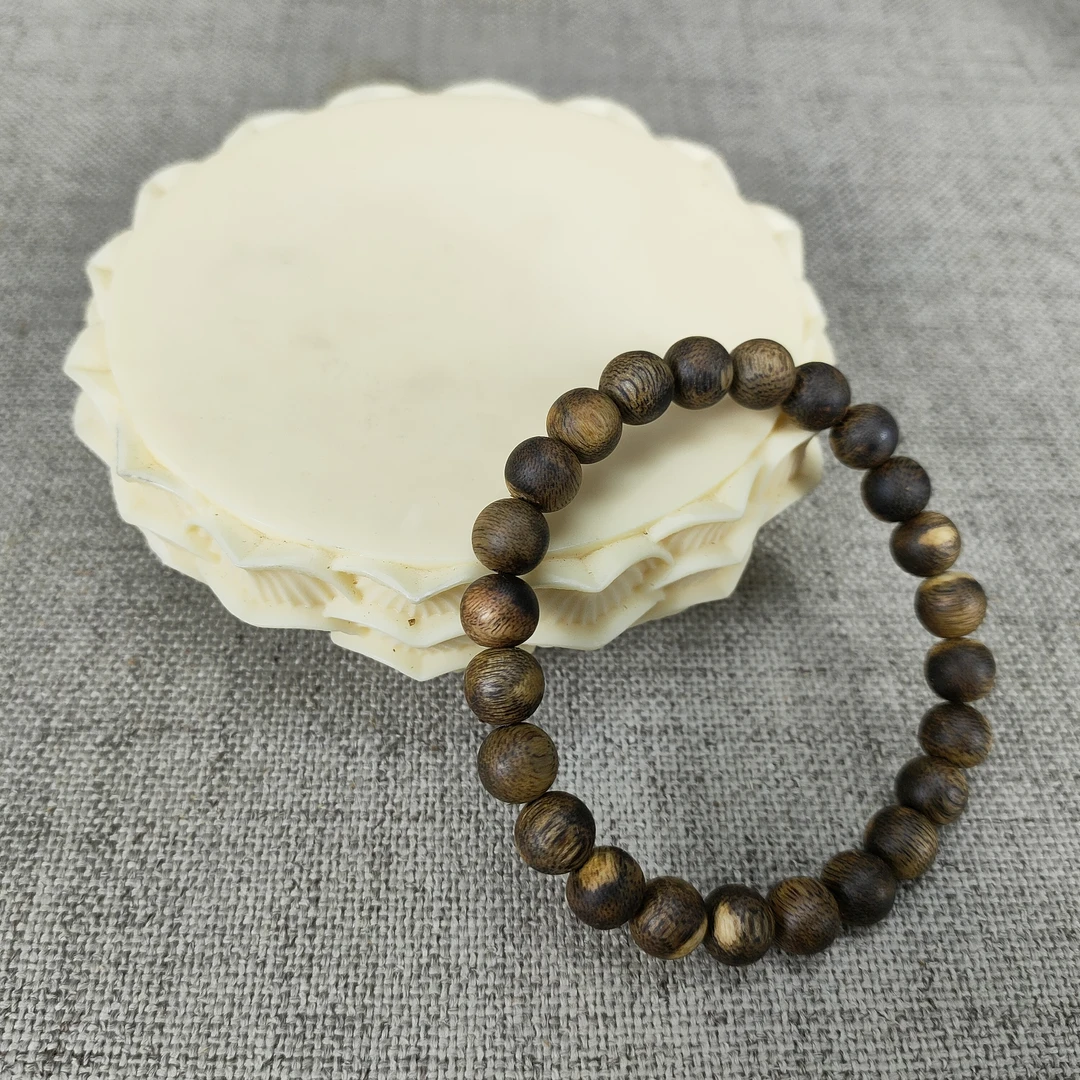 海南老马白棋0.8圆珠单圈沉香手串 多样性发货