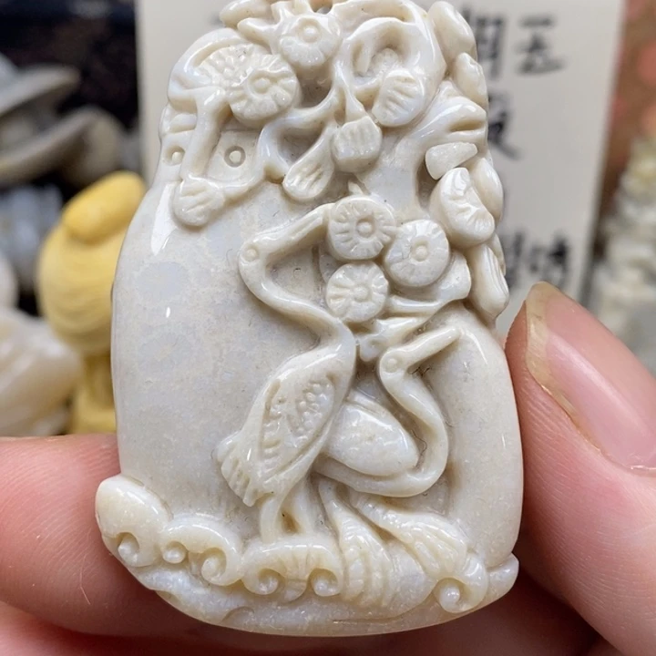 硅化珊瑚（珊瑚玉）未镶嵌颈饰