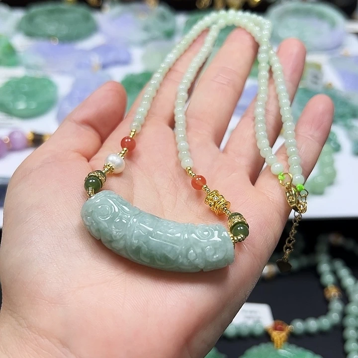 翡翠未镶嵌颈饰吊坠