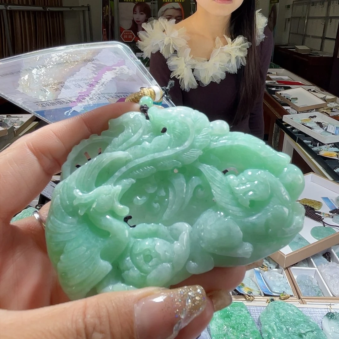 翡翠未镶嵌颈饰一