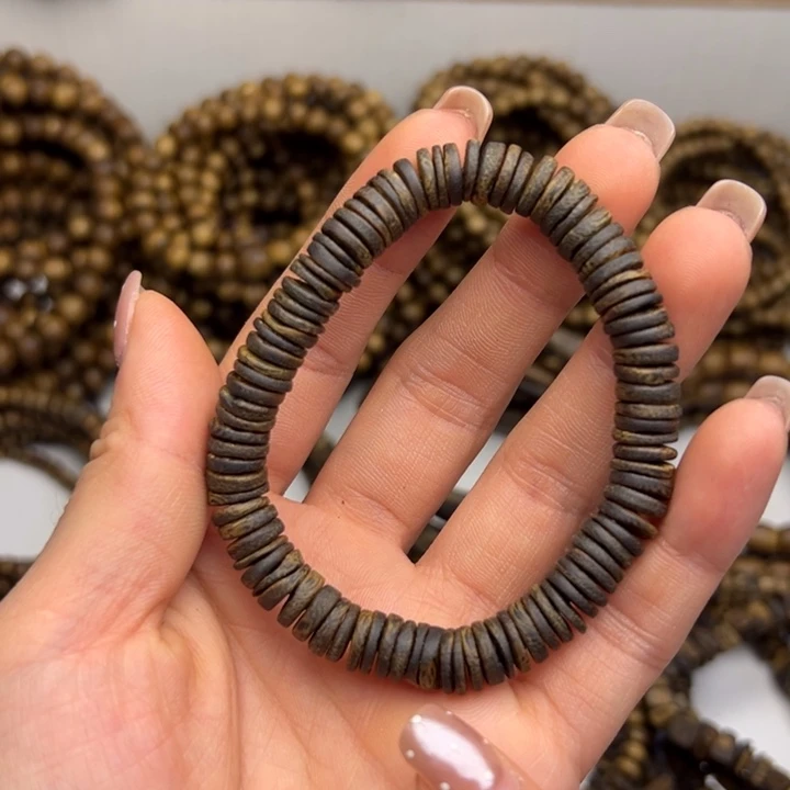 沉香碎屑沉香种植奇楠沉水 片片珠卡08，9克