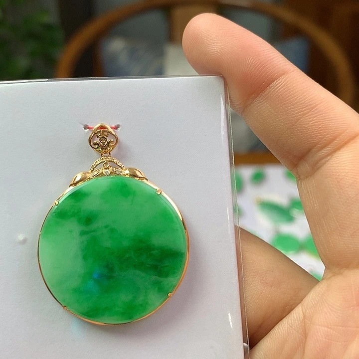 翡翠18K金镶嵌颈饰翡翠首饰