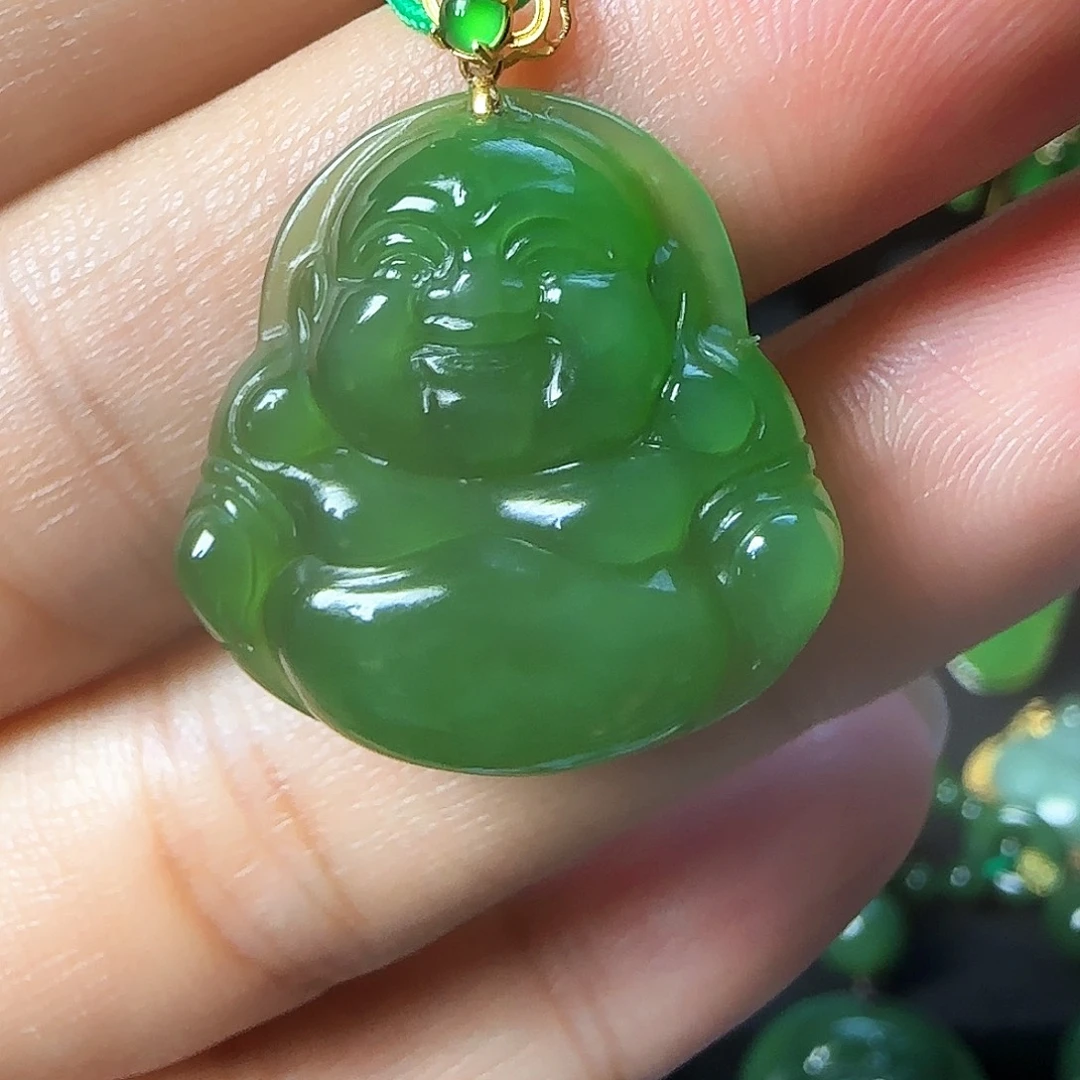 颈饰18K金镶嵌和田玉（碧玉）