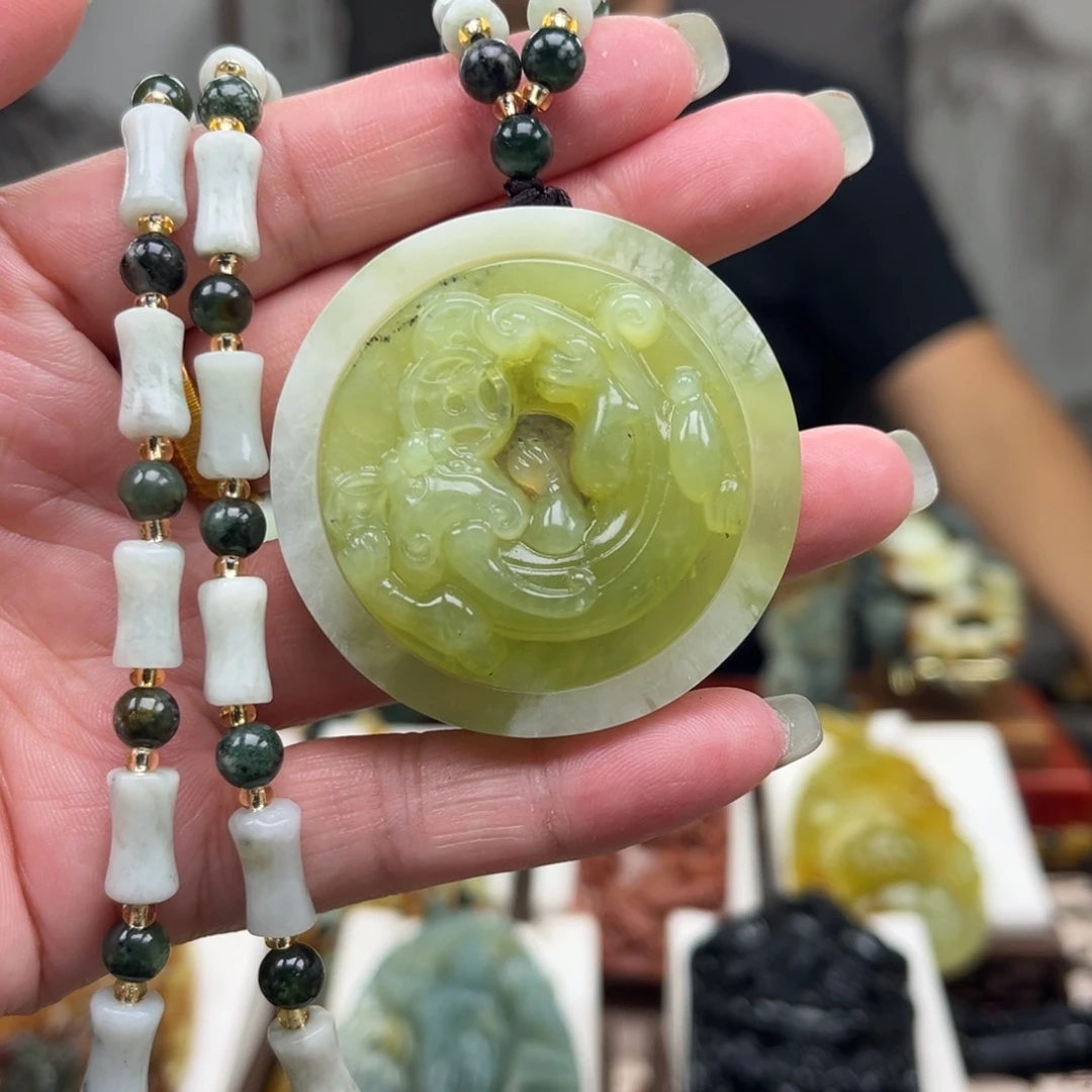 岫玉未镶嵌颈饰挂件