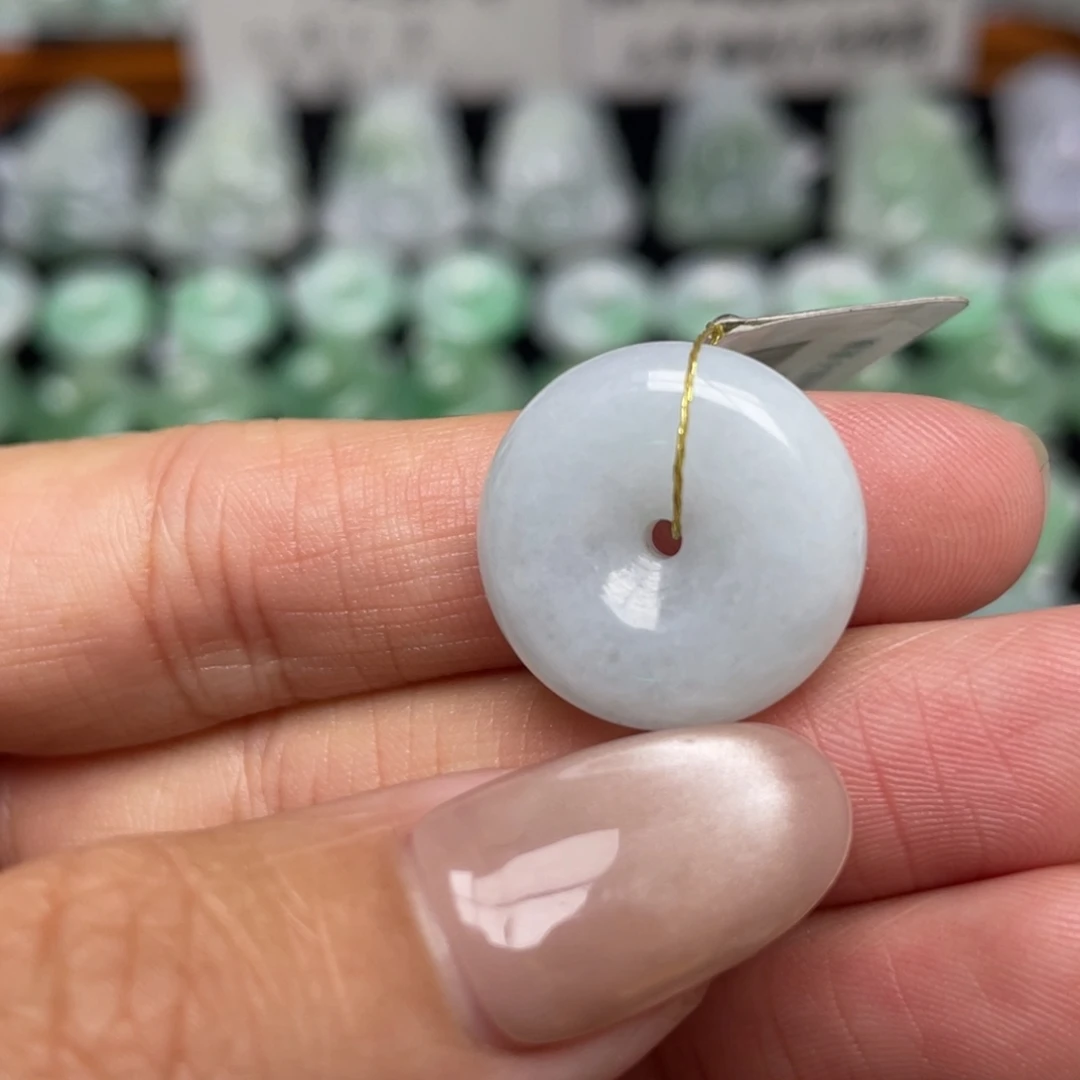 翡翠未镶嵌颈饰平安扣