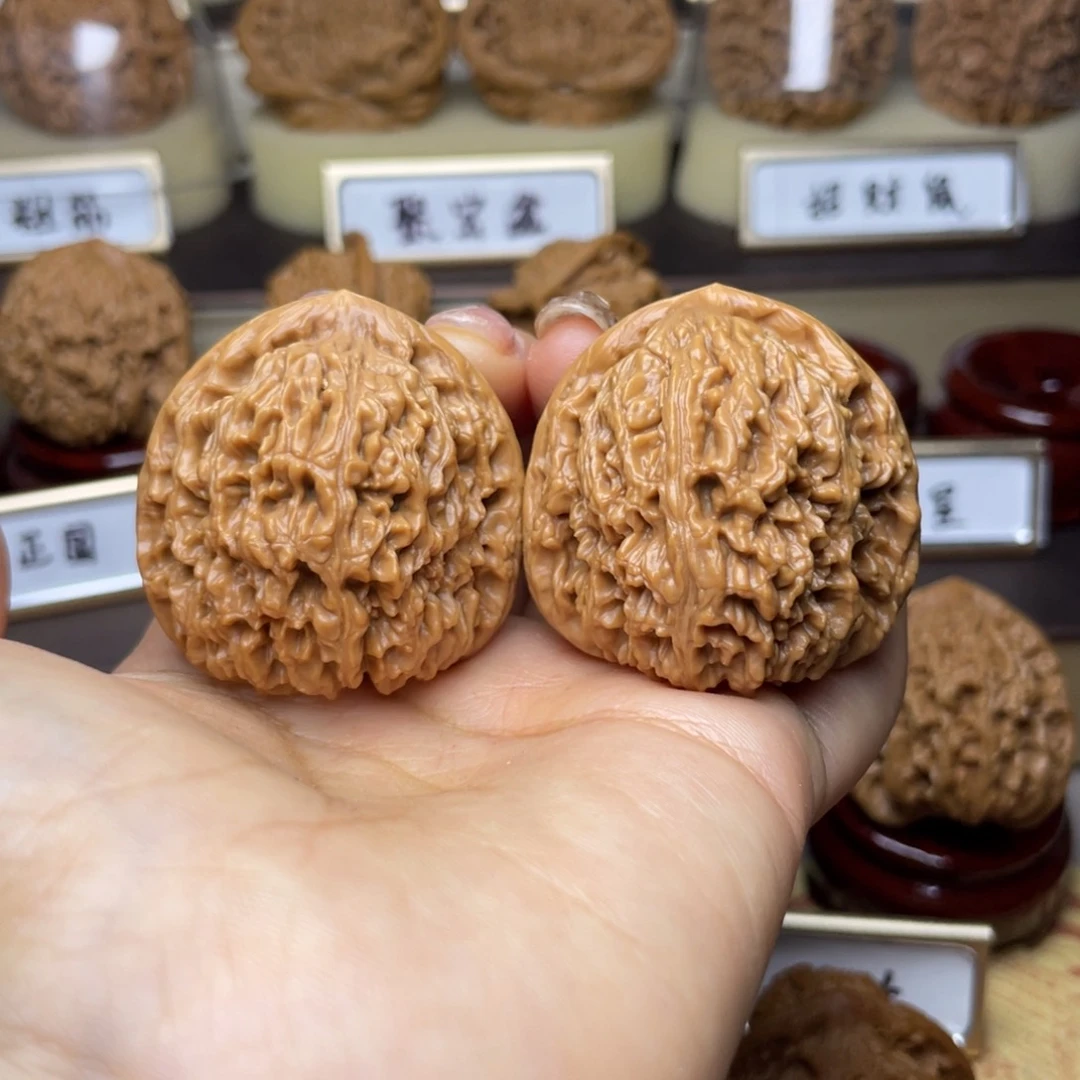 文玩核桃把件季*旺南疆石39左右