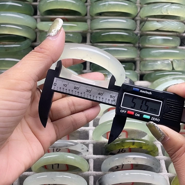 蛇纹石玉未镶嵌手镯15