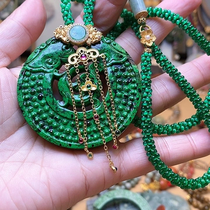 翡翠吊坠(赠链)未镶嵌E****恋一套带证书2600