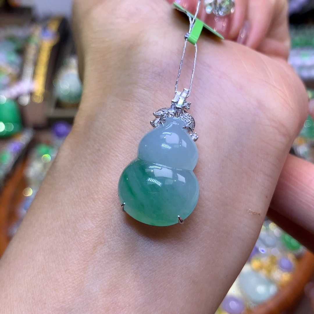 翡翠18K金镶嵌颈饰