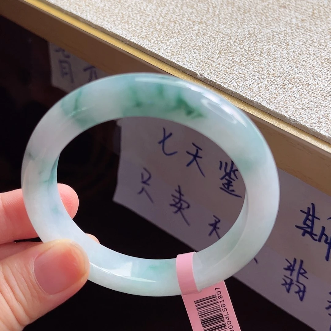 翡翠手镯未镶嵌手镯