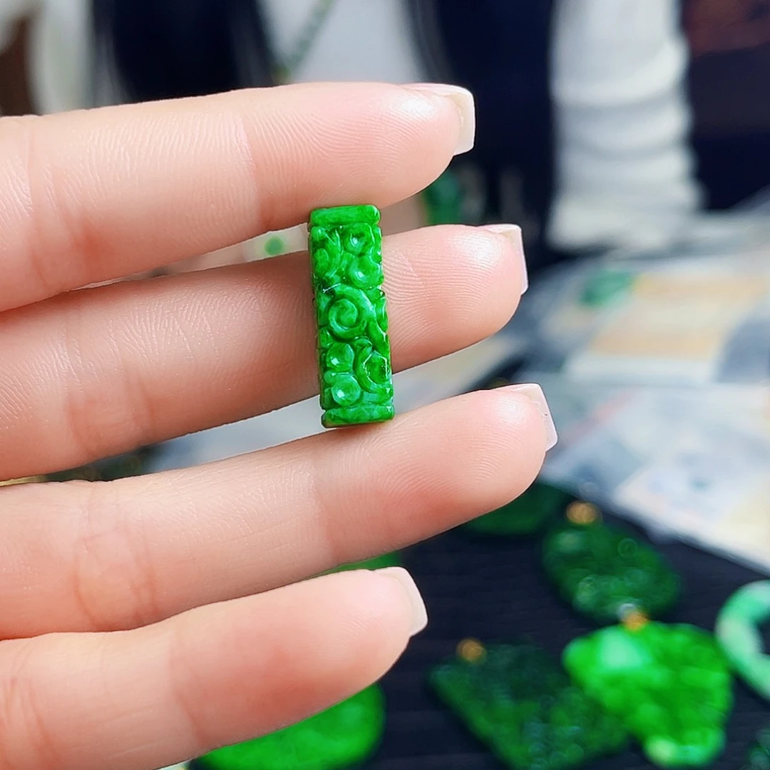 颈饰未镶嵌翡翠多样性