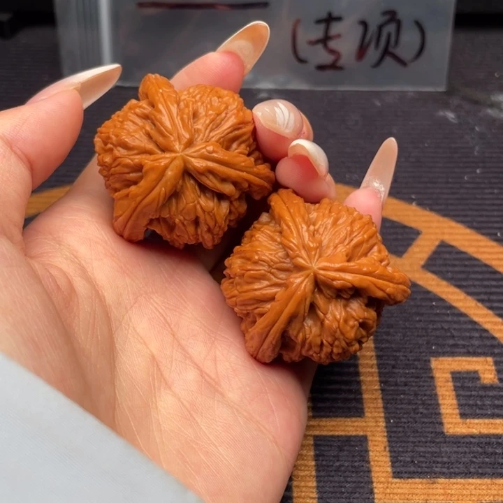 F***y文玩核桃吊坠白狮子
