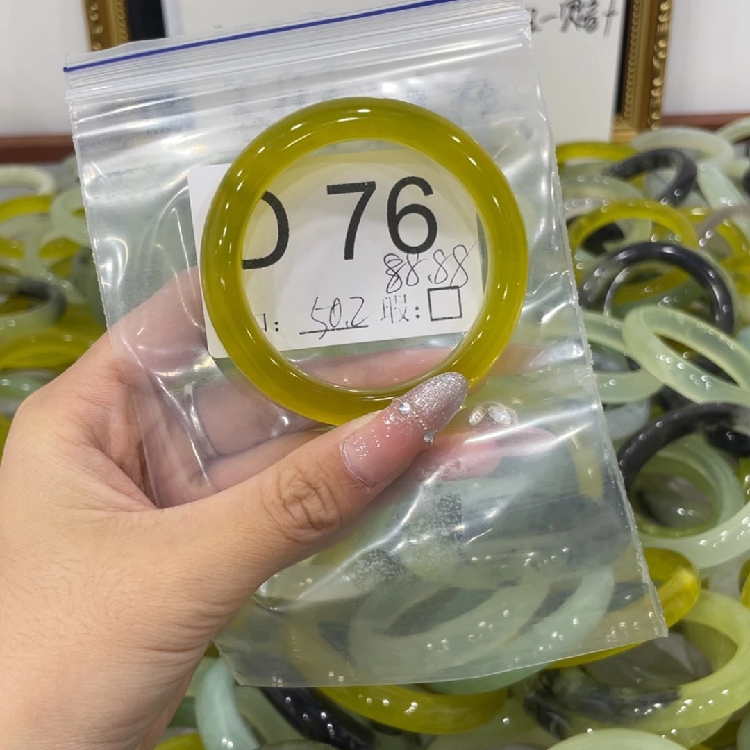 未镶嵌蛇纹石玉颈饰没**外