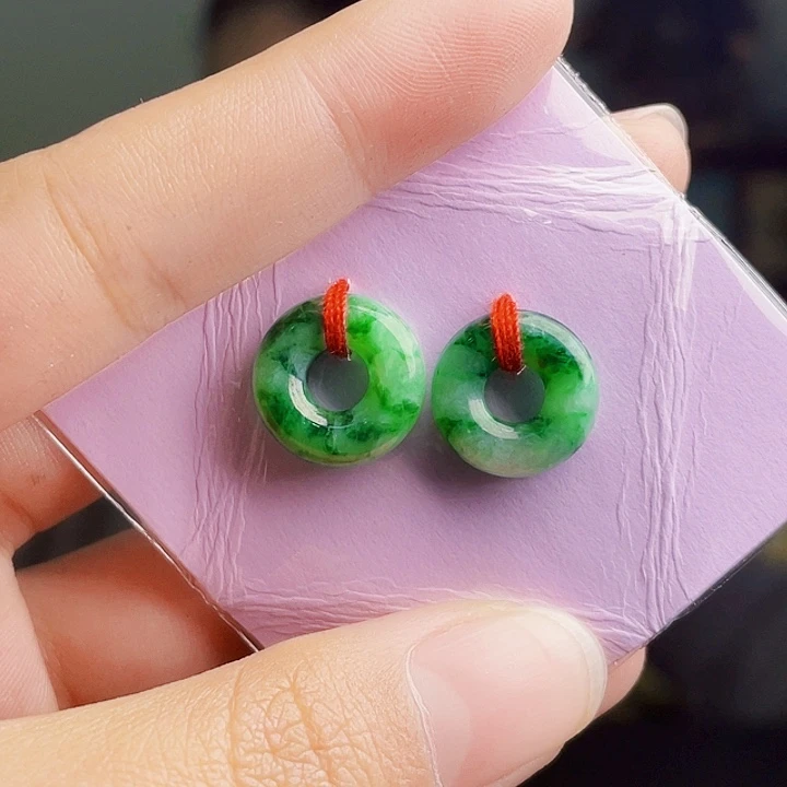 翡翠未镶嵌颈饰多样性
