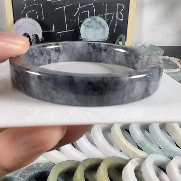 定制翡翠未镶嵌黑乌鸡