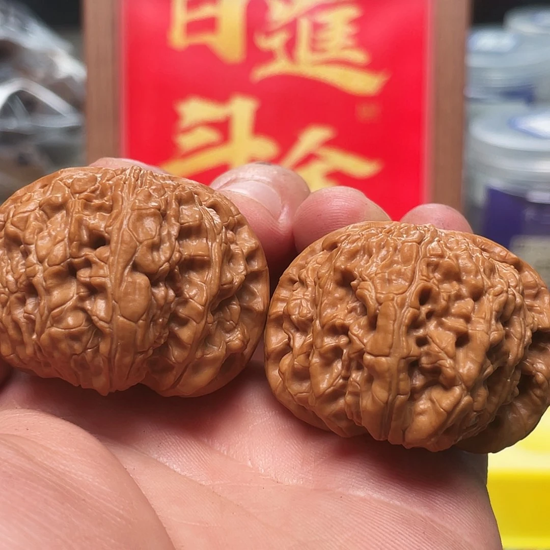 文玩核桃吊坠白狮子11