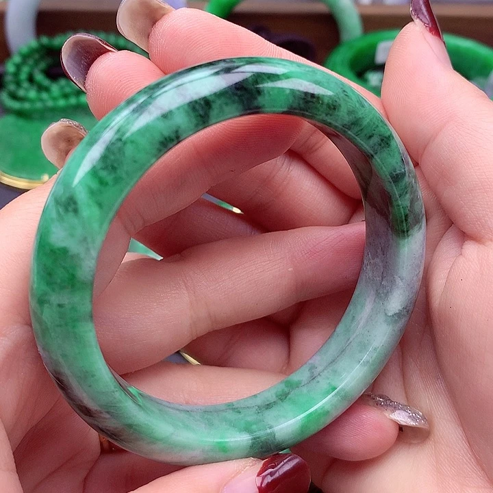 翡翠手镯未镶嵌翡翠