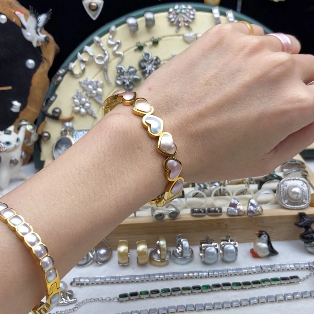 淡水珍珠画框钛钢炫彩爱心手镯