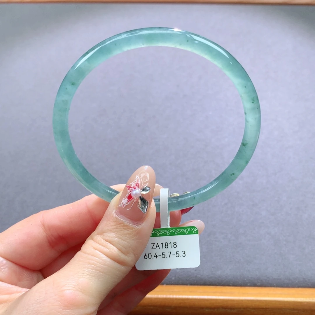 翡翠手镯未镶嵌天然翡翠手镯